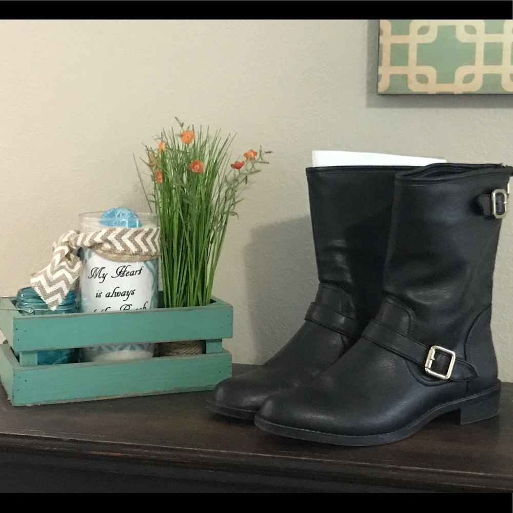 Black moto boots